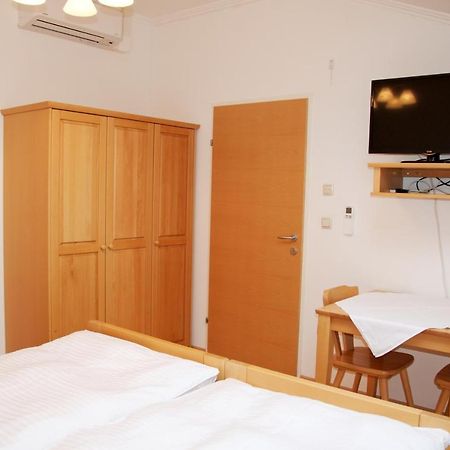 Privatzimmer Familie Schwarz Vienna Exterior photo